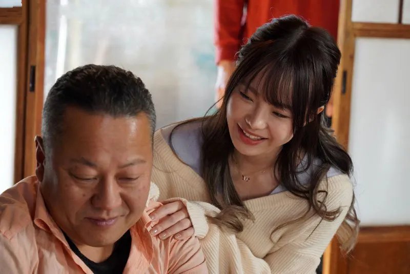 Anh anh xã rơi vào lưới tình của cô em dâu hư đốn trong chuyến về quê