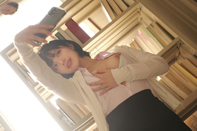 Bí mật của cô giáo thích chụp ảnh sexy và những cậu học trò biến thái